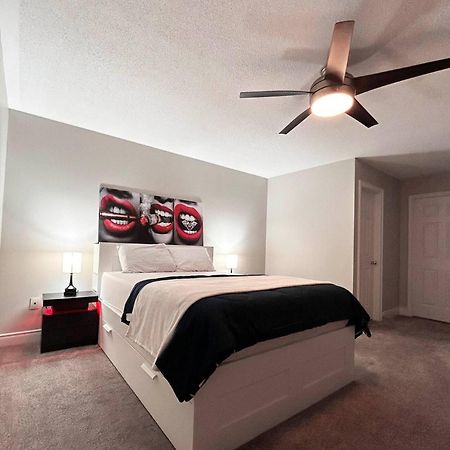 Room In Oshawa, 24/7 Security, Free Parking Exterior foto