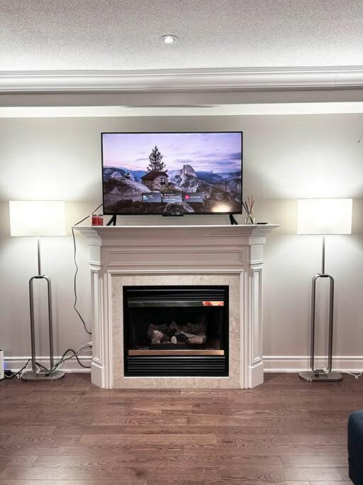 Room In Oshawa, 24/7 Security, Free Parking Exterior foto