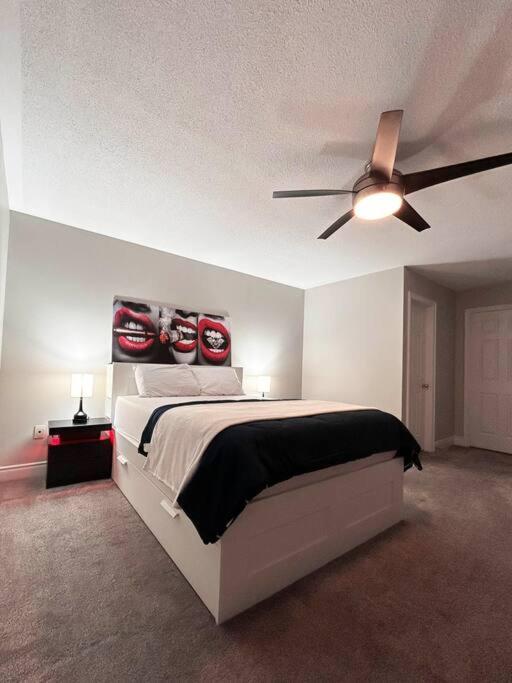 Room In Oshawa, 24/7 Security, Free Parking Exterior foto